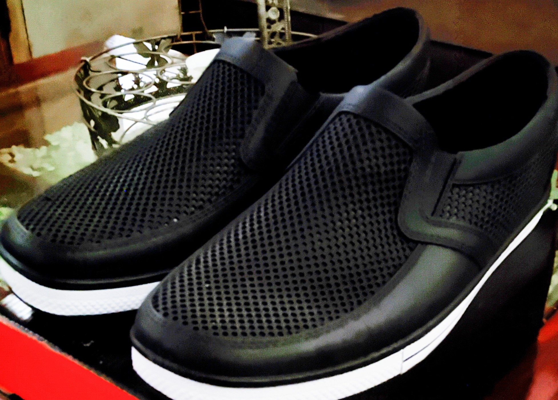 produk Sepatu sneaker pria