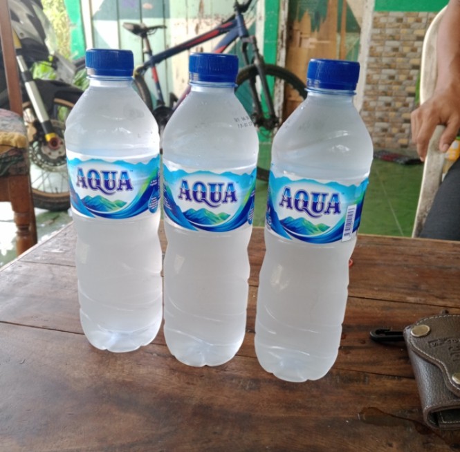 produk Air mineral merk Aqua