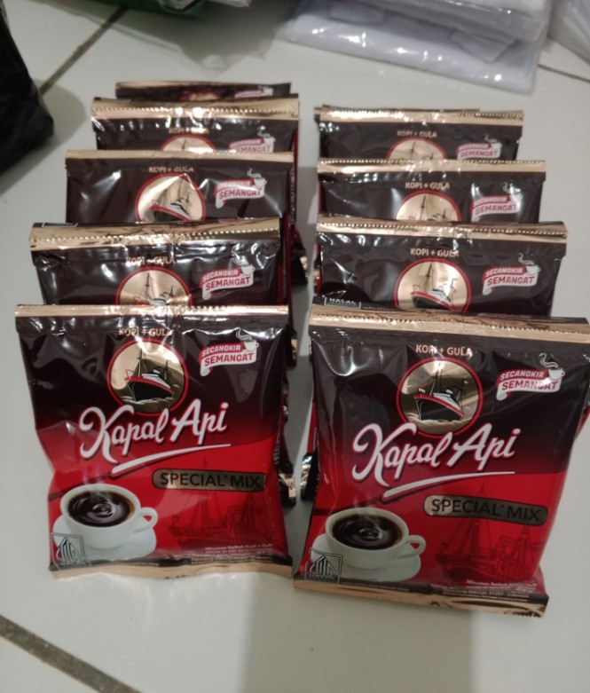 produk Kopi hitam kapal api special mix