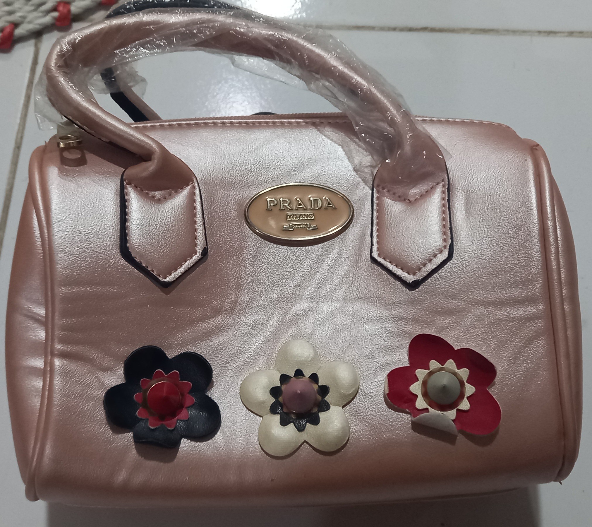 produk Tas PRADA Milano